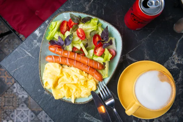 Food & Drinks